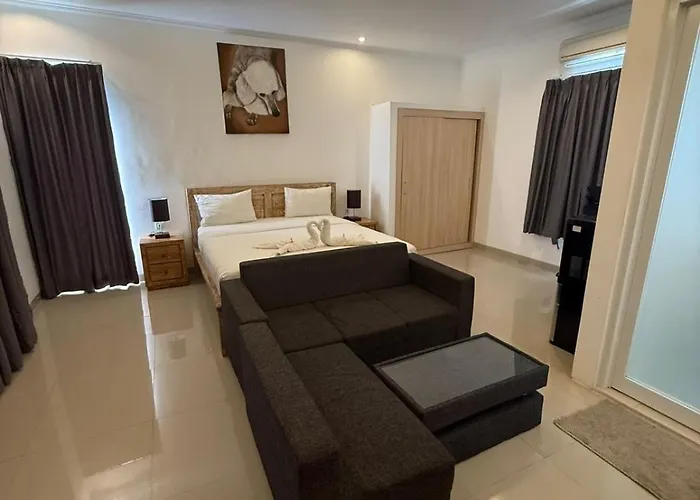 Private Asri House アパート *