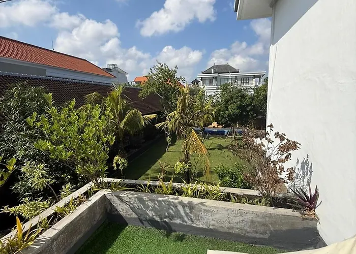 Private Asri House アパート *